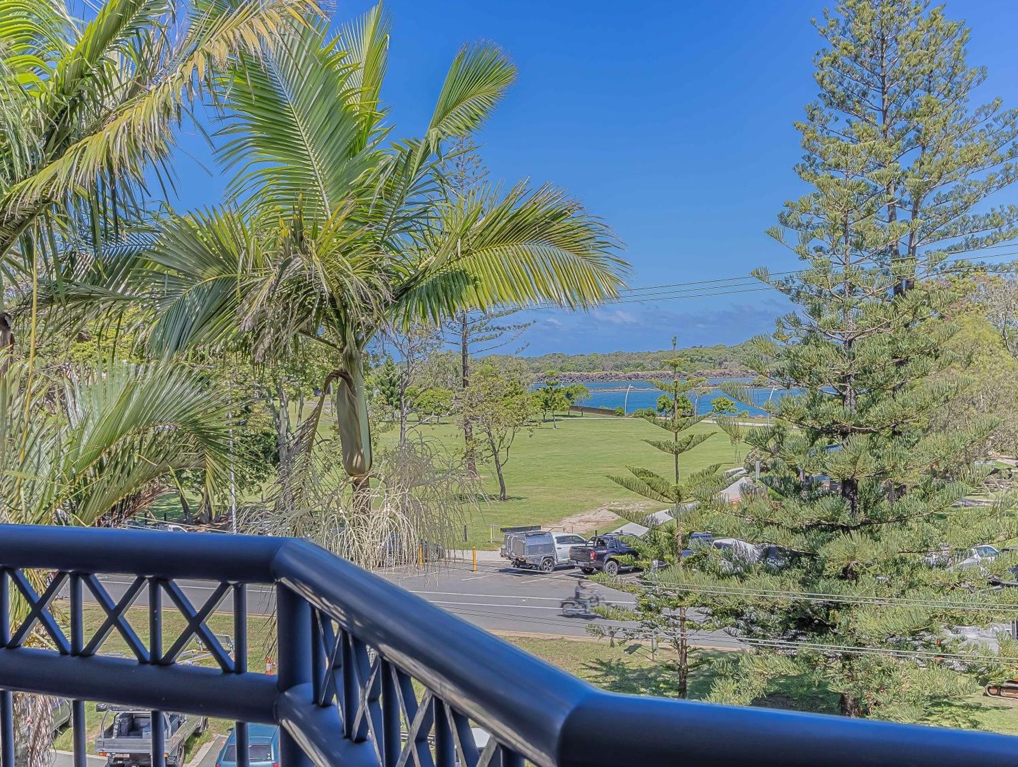Bella Mare Coolangatta Beachside Apartments 골드코스트 외부 사진