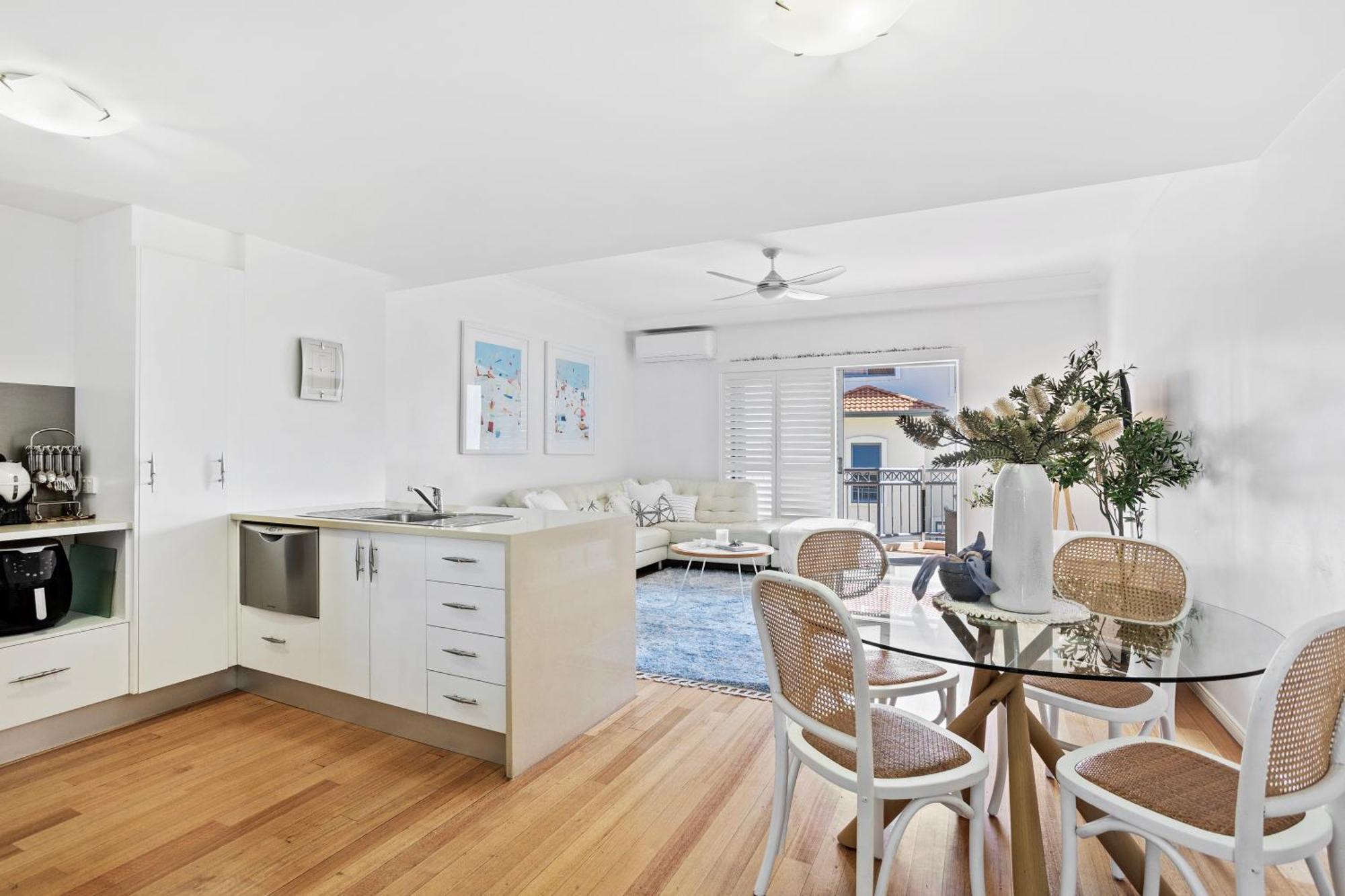 Bella Mare Coolangatta Beachside Apartments 골드코스트 외부 사진