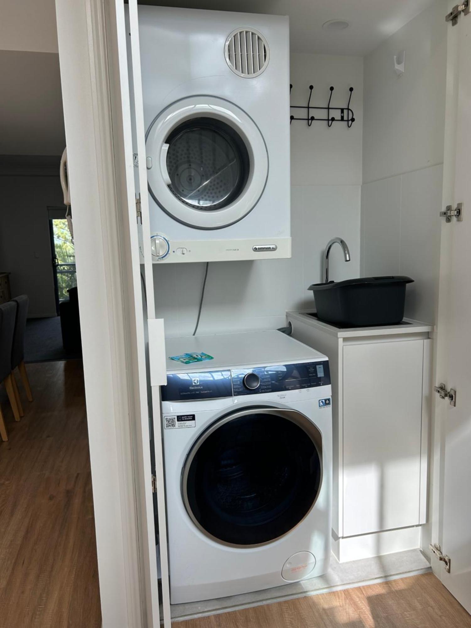 Bella Mare Coolangatta Beachside Apartments 골드코스트 외부 사진